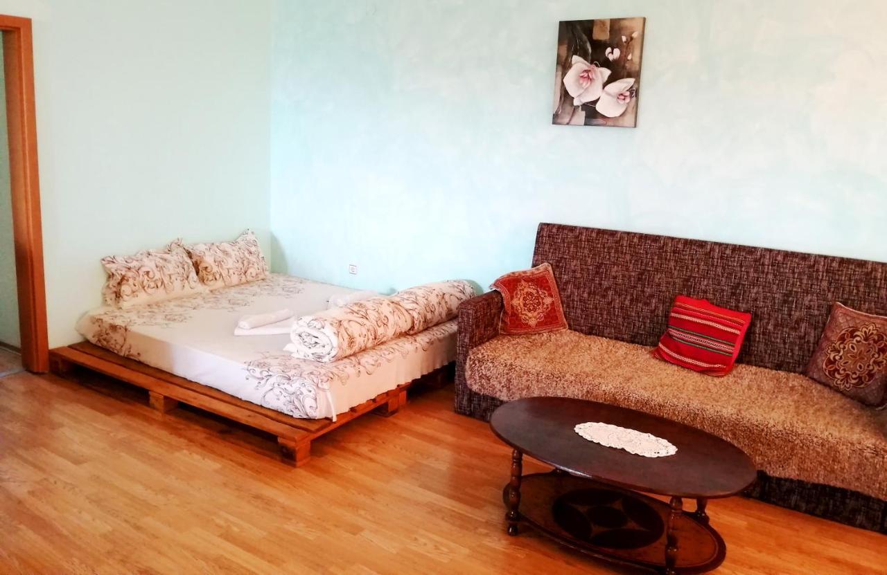 Guest House Misha Petrevene Εξωτερικό φωτογραφία