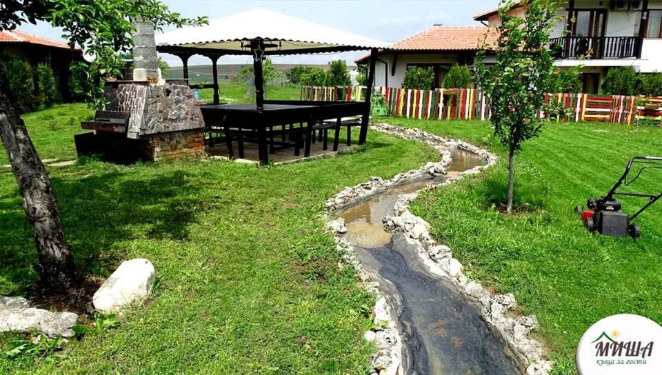 Guest House Misha Petrevene Εξωτερικό φωτογραφία