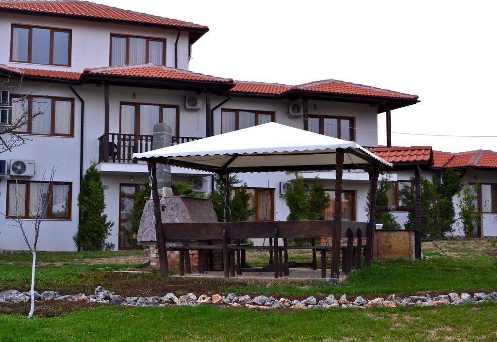 Guest House Misha Petrevene Εξωτερικό φωτογραφία